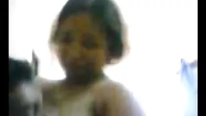 Hot lesbian ngetot tante hamil di tanah
