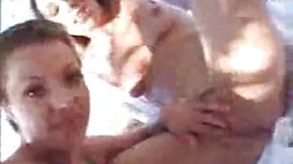 Desiree bokef cewe hamil Barat - adegan mandi